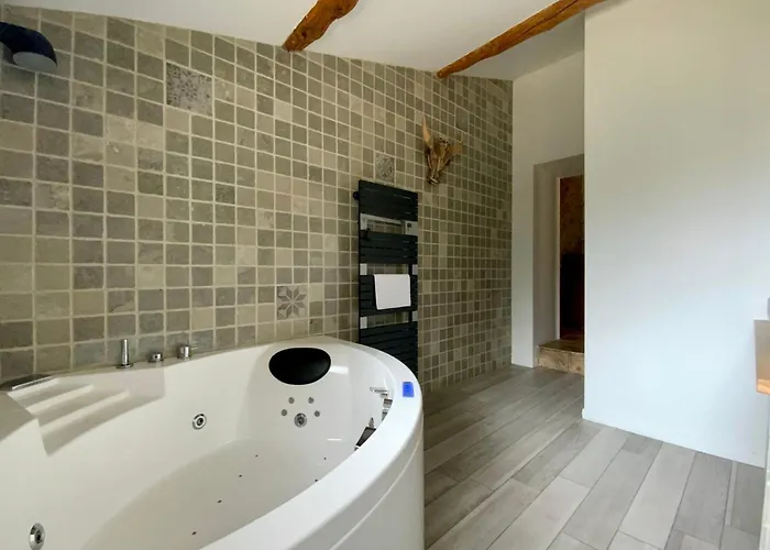 La Maison De La Place - Charming House With Swimming Pool & Exposed Stone Hébergement de vacances *