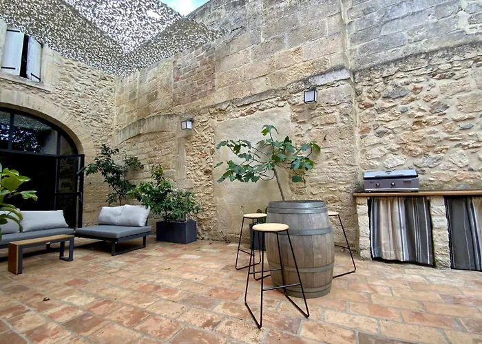 La Maison De La Place - Charming House With Swimming Pool & Exposed Stone Hébergement de vacances *